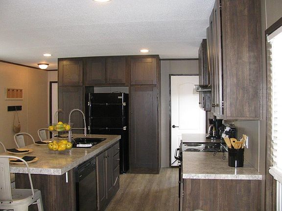 3rd image of 1601 E Slaughter Ln Trailer 199