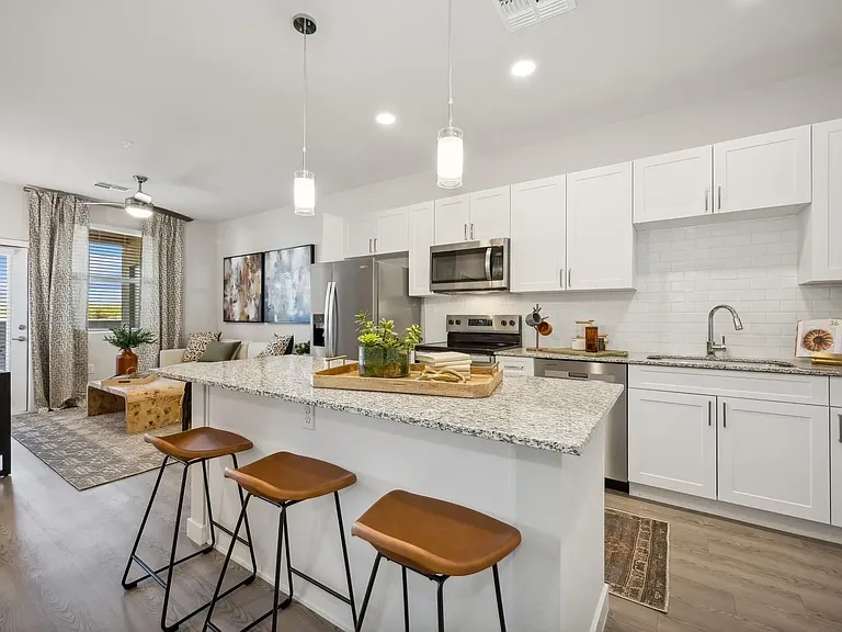 Longbow Luxury Apartments — Photo 34