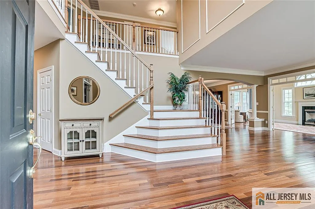 4 bed, 4.5 bath, 4228 sqft, $7,000 — Photo 3