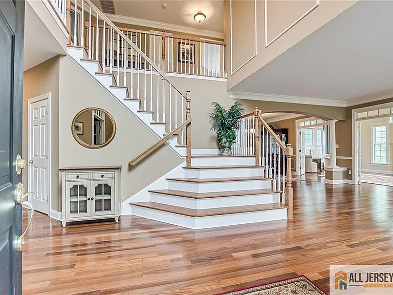 5 Erin Ct S — Photo 4