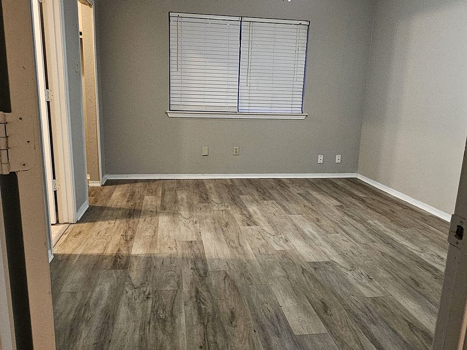 2nd image of 1410 Legget St