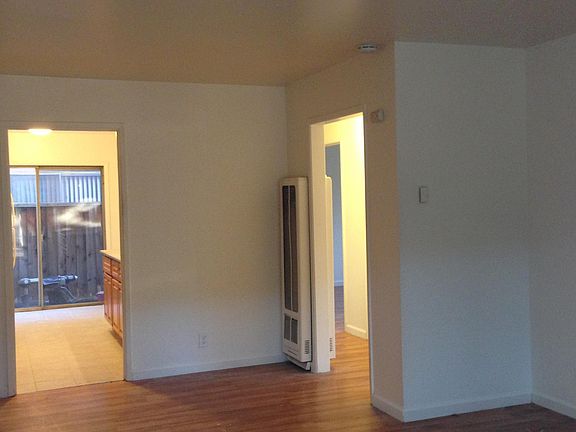 2nd image of 976 College Dr