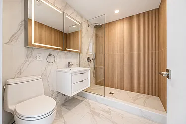 184 Eagle Street, #3
