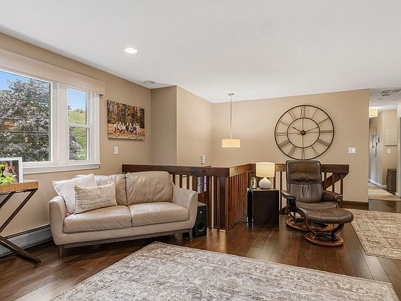 4th image of 43 LANGDALE Drive