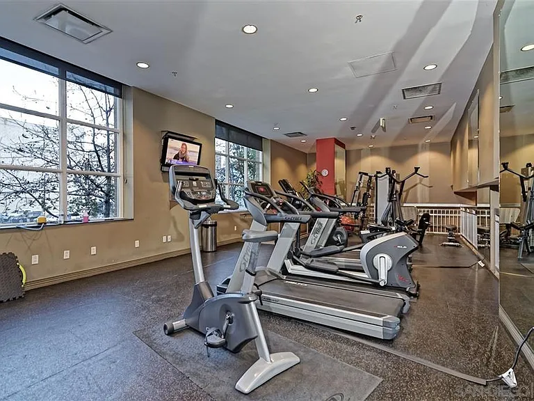 300 W Beech St #2101 — Photo 25