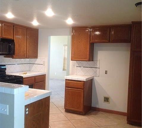 3rd image of 13716 Cherokee Ct