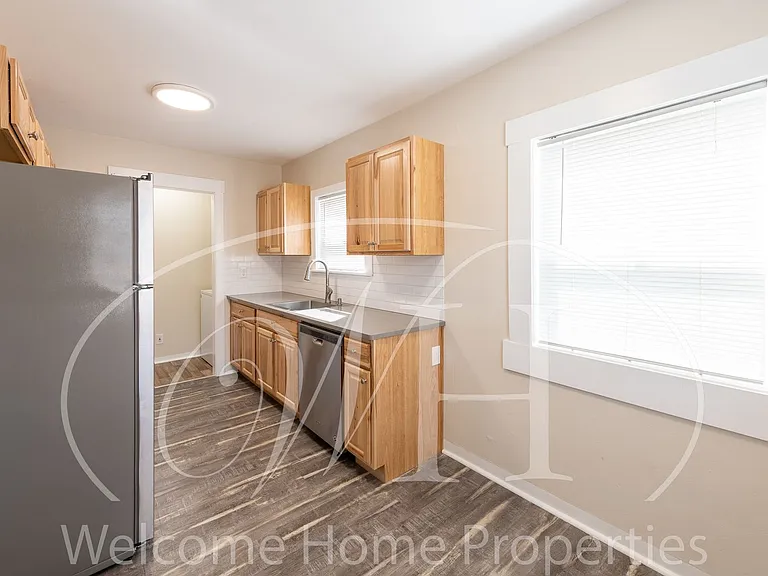 43 NE Ash Ave — Photo 6