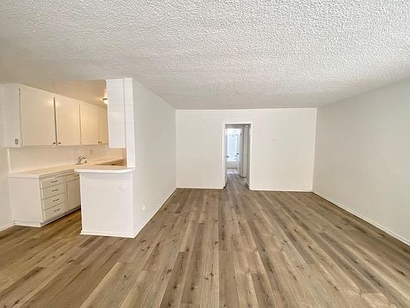 3rd image of 3206 Bagley Ave APT 5