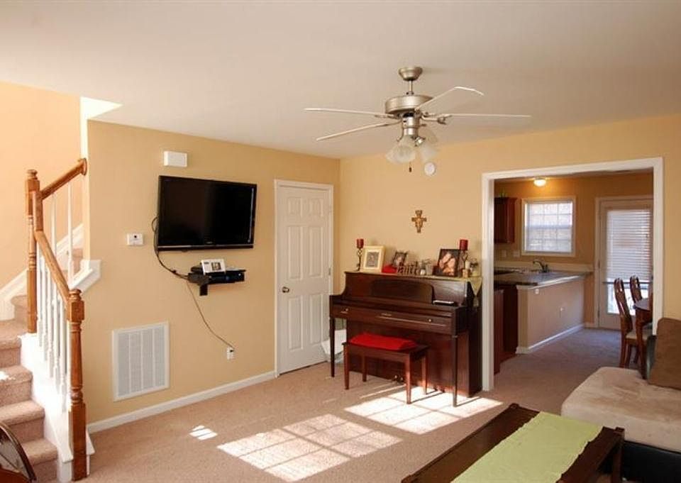 2nd image of 2512 Rockaway Pl