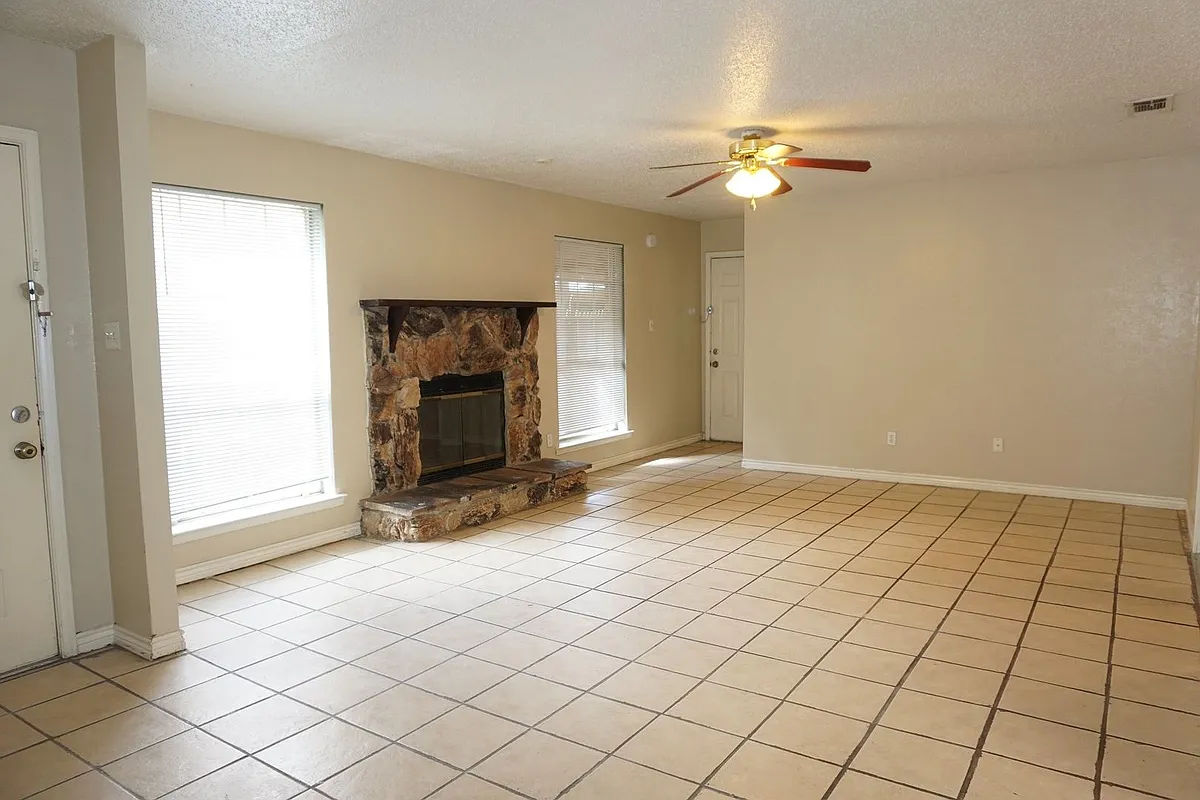 Building Photo - 1827 Abshire Ln