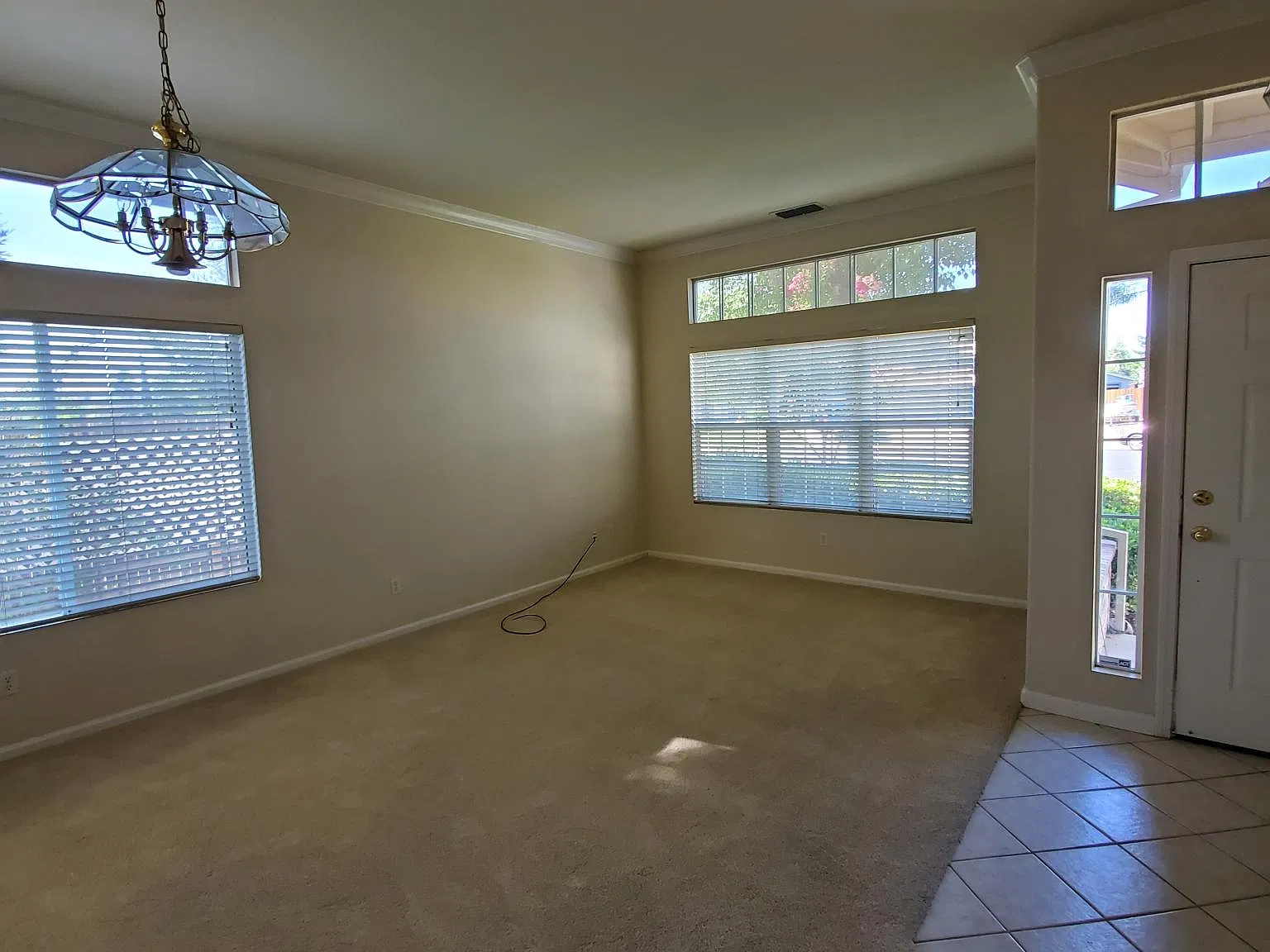3 bed, 1624 sqft, $2,700 — Photo 2