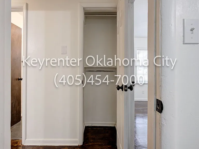 1524 Rowena Ln — Photo 27