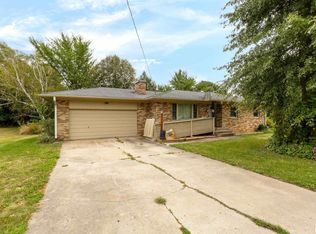 1208 12th St, Viola, IL 61486