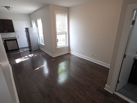3rd image of 80 Newkirk St
