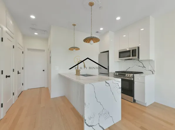 219 Paris St, Boston, MA