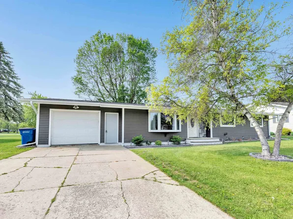 448 Park St, Pulaski, WI 54162