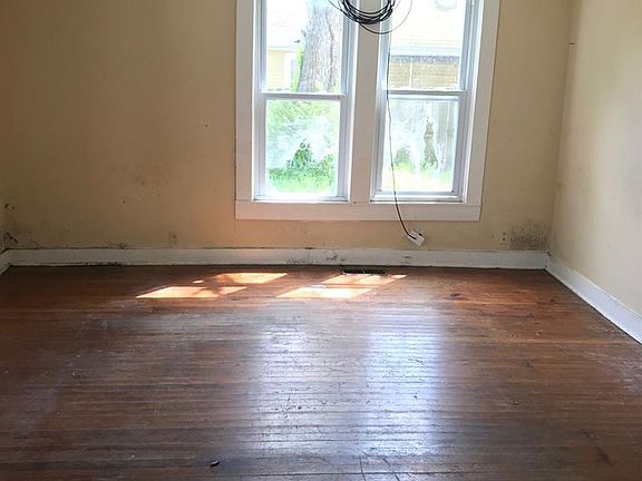 2nd image of 738 Chestnut Ave