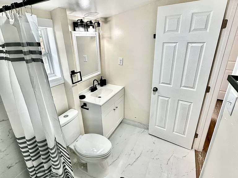 2228 Tate St — Photo 10