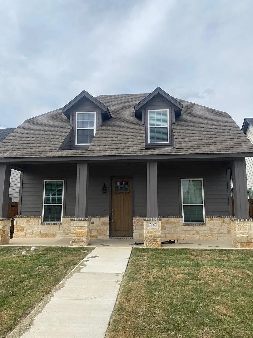 3/2.5/2 Coming Soon!! Refined, Modern Living In Godley, Tx — Photo 1