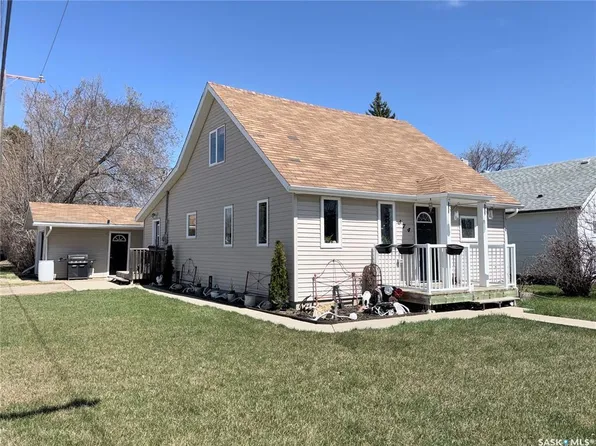 374 8th AVENUE W, Melville, SK S0A 2P0