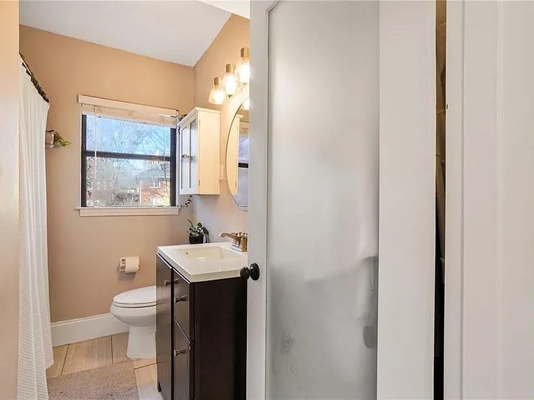 708 Argonne Ave NE #5 — Photo 16