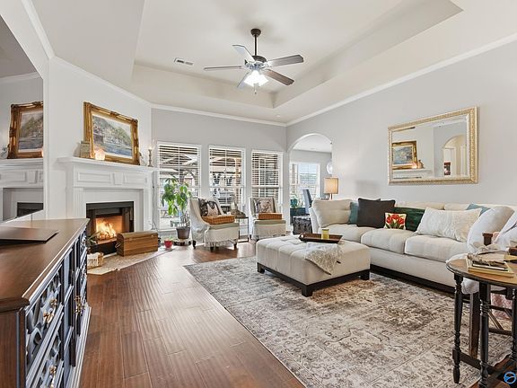 4th image of 122 Coach Glen Ln