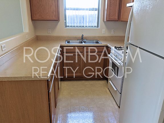 4th image of 9476 E Lakeshore Dr #1