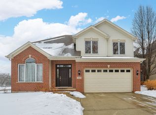 1401 S Cornell Ave, Villa Park, IL 60181