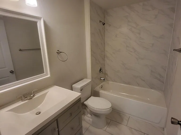 1001 NE 7th Ave — Photo 13