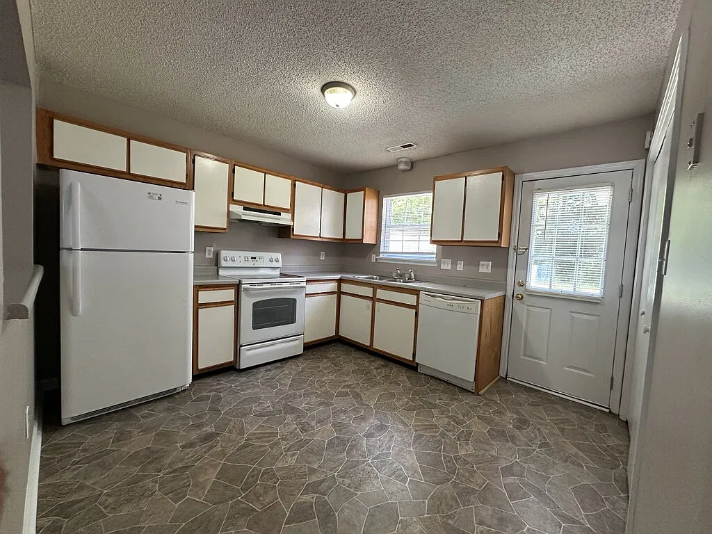 2 bed, 2.0 bath, 877 sqft, $1,195 — Photo 4