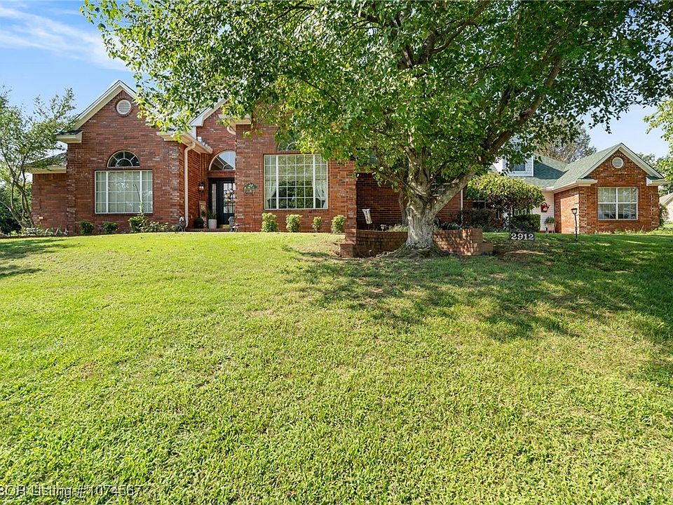 1st image of 2912 Laura Ln
