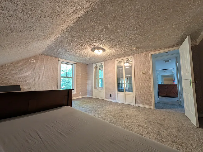327 N Liberty St — Photo 16