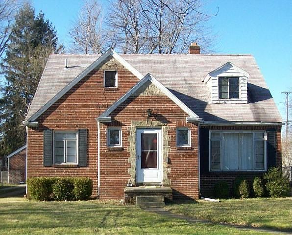 1st image of 2833 Densmore Dr
