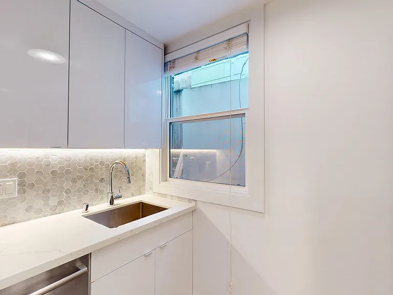 643 Webster St #2 — Photo 11