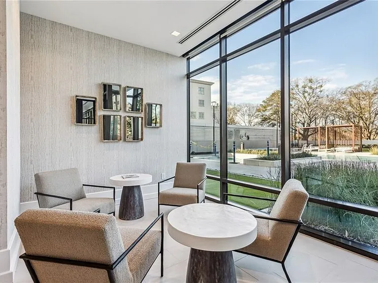 2520 Peachtree Rd #602 — Photo 32