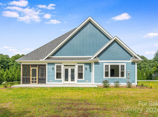 34 Blue Lily Ln, Flat Rock, NC 28731