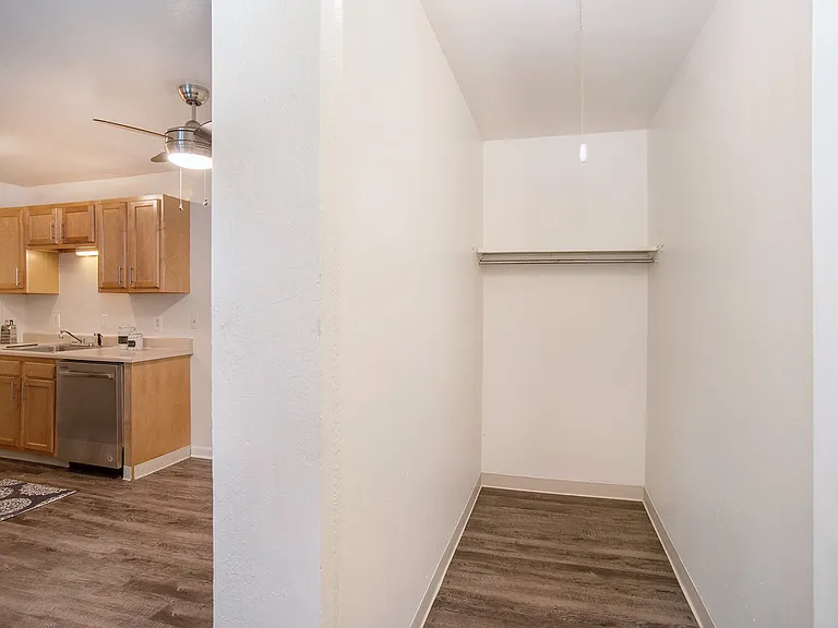 Sunflower Apartments — Photo 1