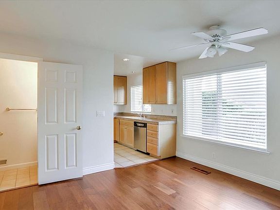 3rd image of 10341 Alpine Dr #B