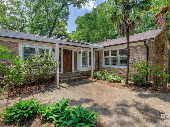 563 N Mobile St, Fairhope, AL 36532