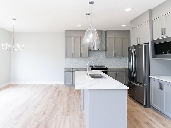 2nd image of 2030 13a Ave NW
