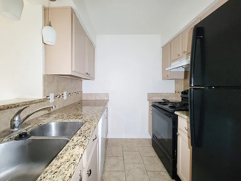 Kimberly House Apartments — Photo 16