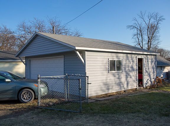 3rd image of 1704 Franklin St