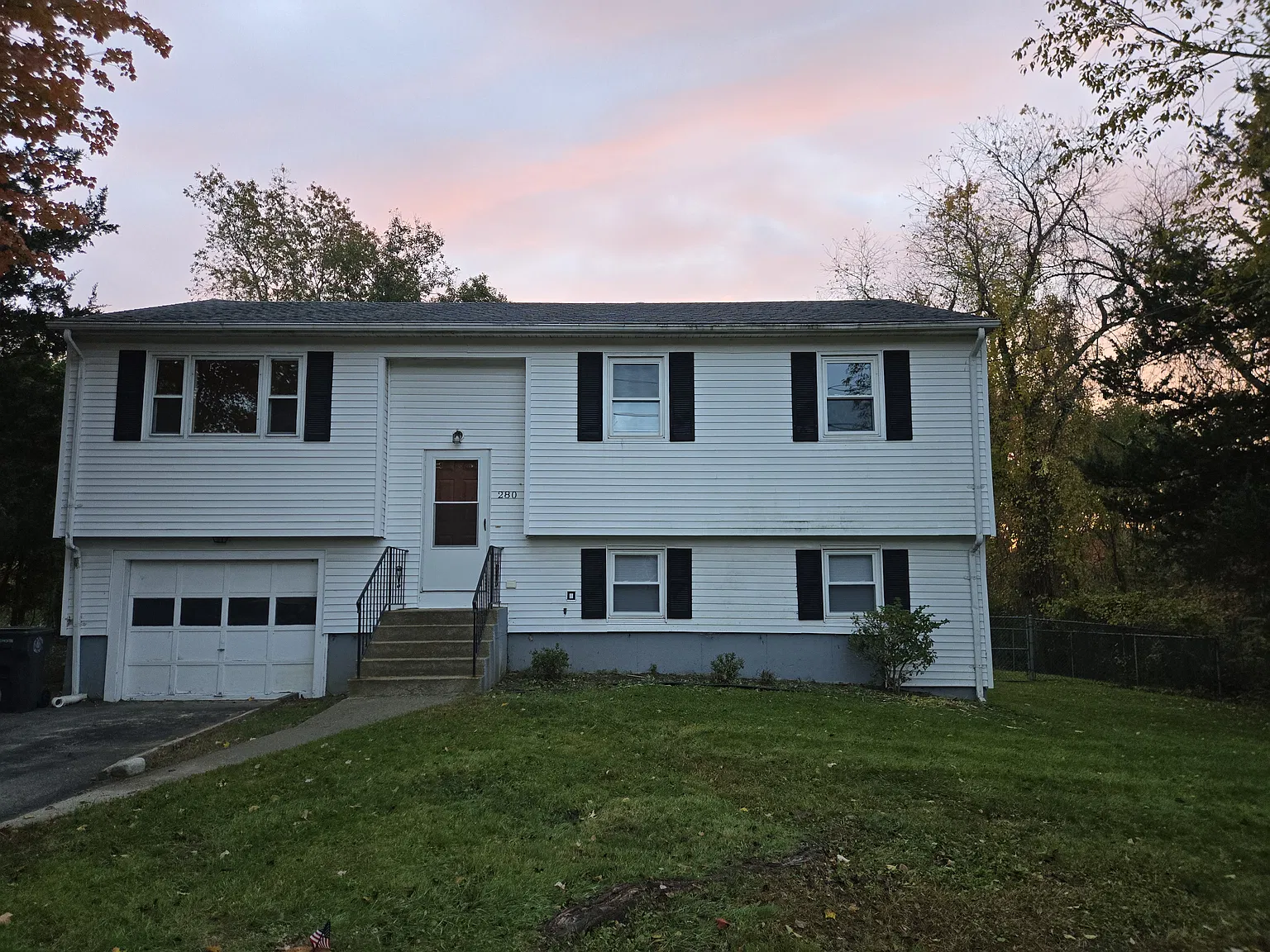 3 bed, 1.5 bath, 1086 sqft, $3,000 — Photo 1