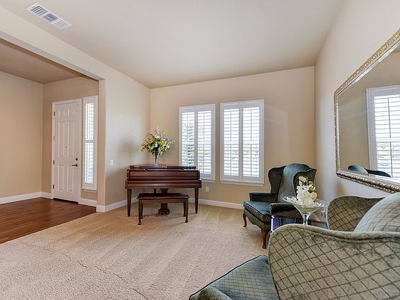 3rd image of 100 Enzie Ct