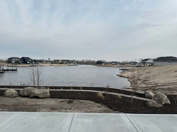 28586 Jessie Cir, Valley, NE 68064