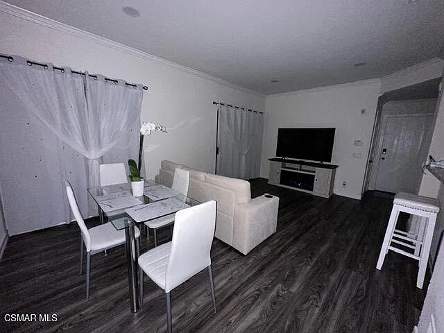 2 bed, 1.0 bath, 872 sqft, $2,995 — Photo 3