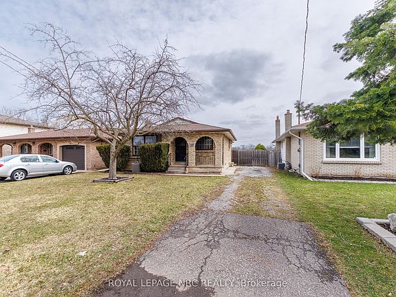 3rd image of 105 Hillview Rd