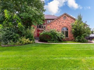 186 Windrift Ln, Rochester Hills, MI 48307