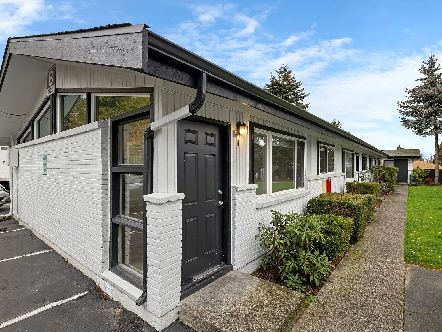 Manhattan Apartments - Normandy Park — Photo 4