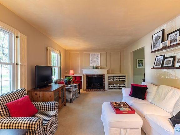 3rd image of 353 Southwood Dr